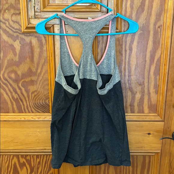 Under Armour Women's two tone Gray Tank with Pink Trim - Picture 2 of 3
